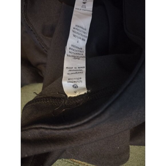 Lululemon Black Yoga capri leggings. Size 4 - Picture 4 of 4